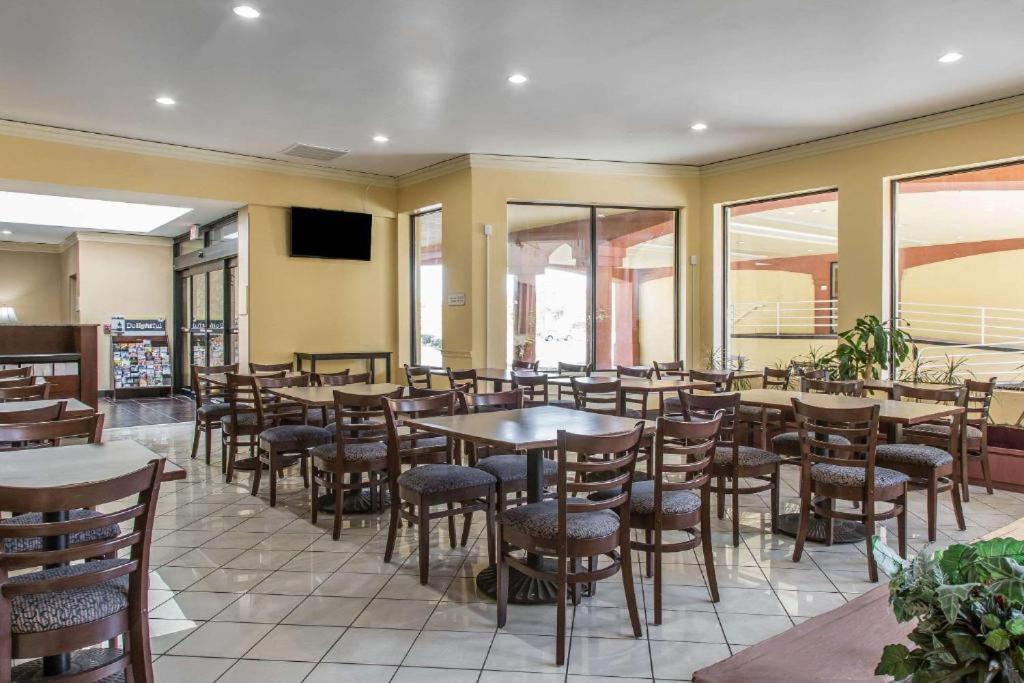 Regency & Mystic Hotel